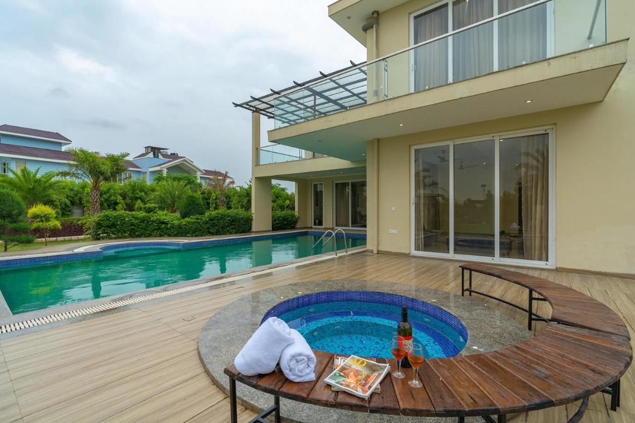 Stayvista At Blanc Belle With Outdoor Pool Sohna 외부 사진