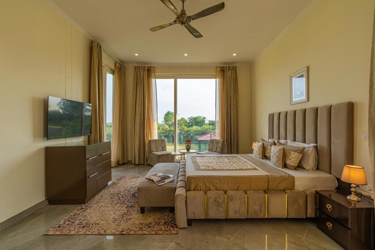Stayvista At Blanc Belle With Outdoor Pool Sohna 외부 사진