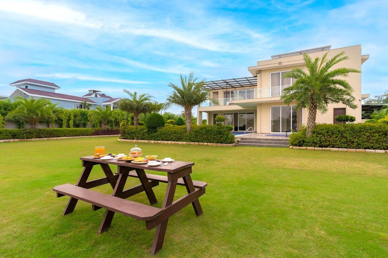 Stayvista At Blanc Belle With Outdoor Pool Sohna 외부 사진