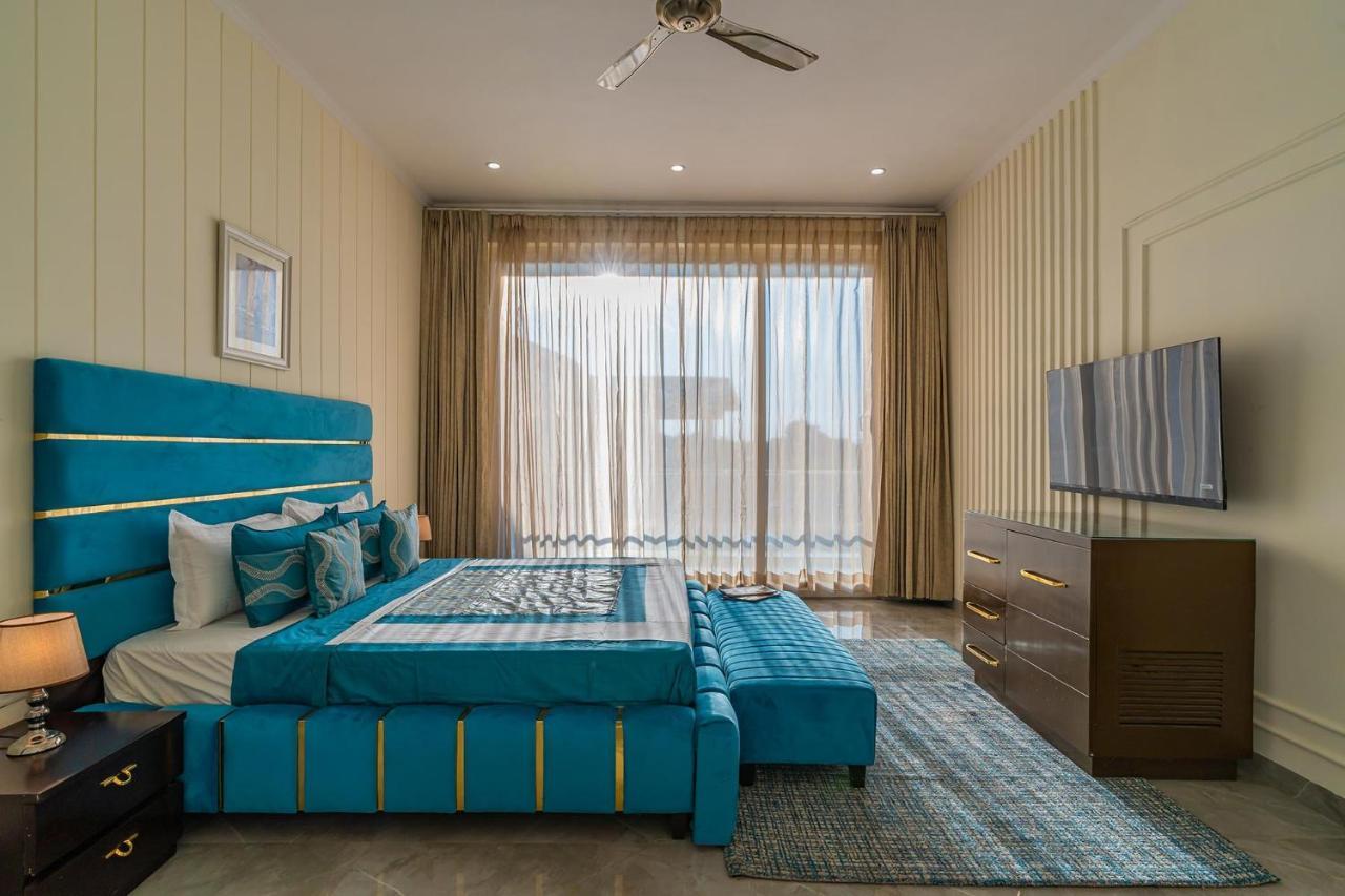 Stayvista At Blanc Belle With Outdoor Pool Sohna 외부 사진