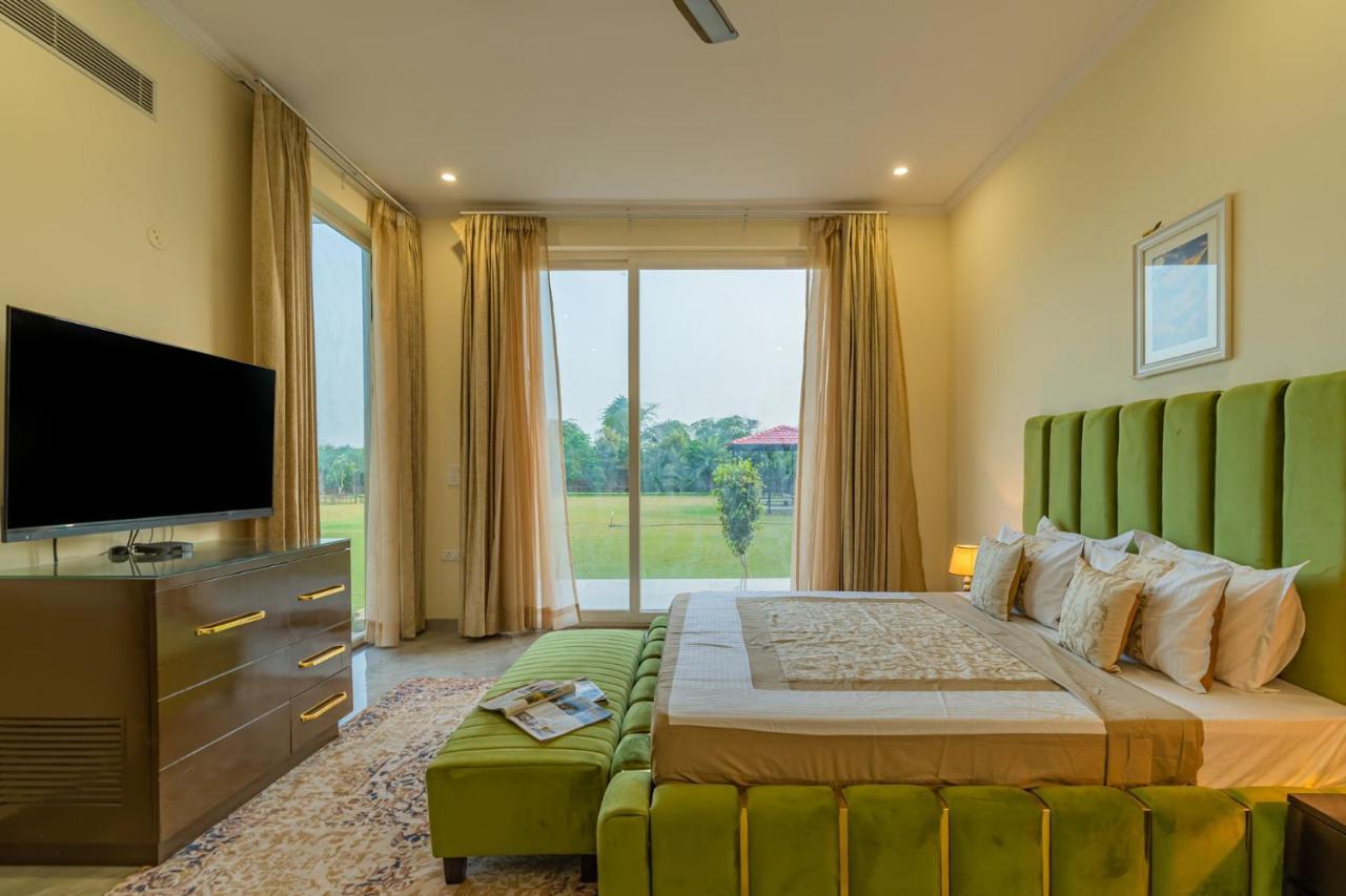 Stayvista At Blanc Belle With Outdoor Pool Sohna 외부 사진