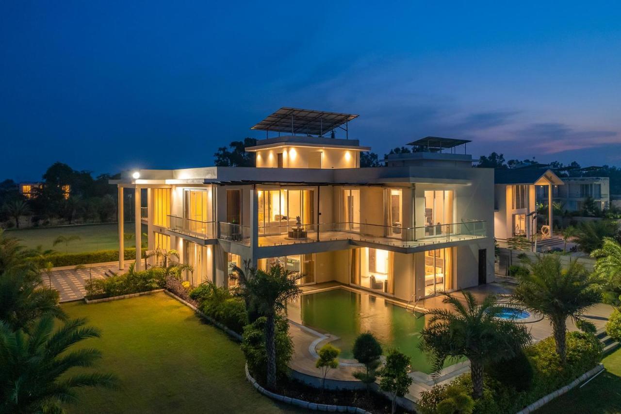 Stayvista At Blanc Belle With Outdoor Pool Sohna 외부 사진
