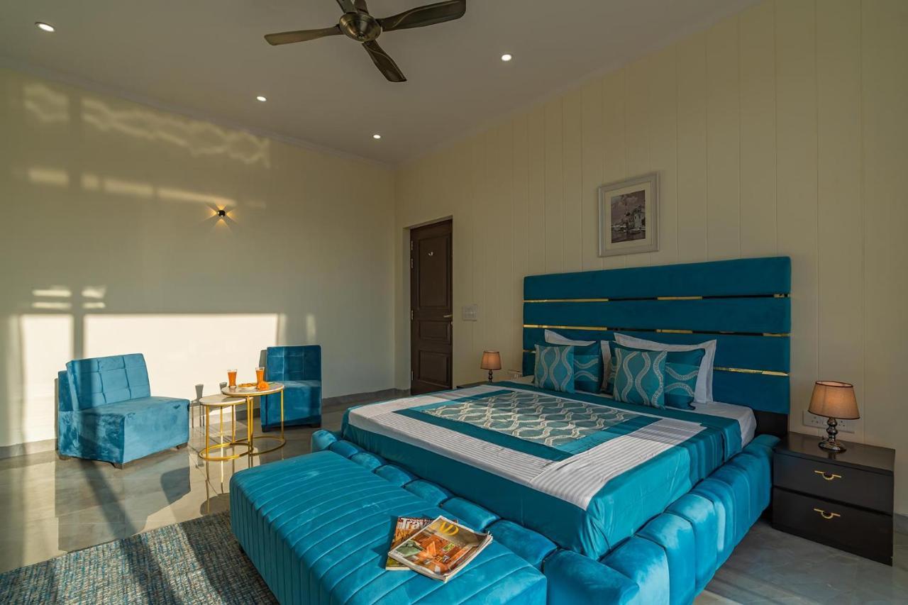 Stayvista At Blanc Belle With Outdoor Pool Sohna 외부 사진