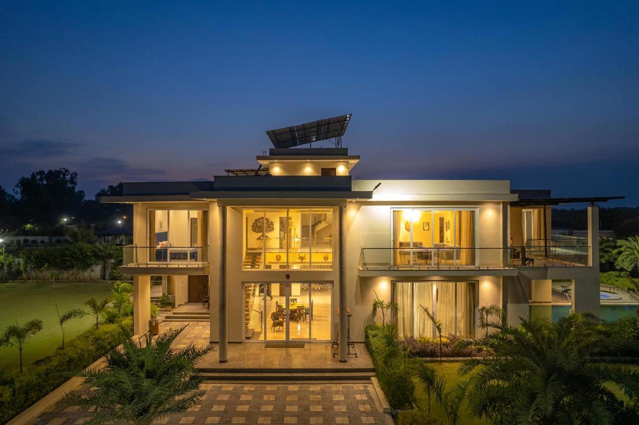 Stayvista At Blanc Belle With Outdoor Pool Sohna 외부 사진