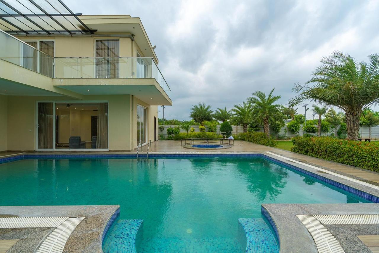 Stayvista At Blanc Belle With Outdoor Pool Sohna 외부 사진